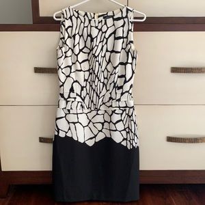 Tahari black and white sleeveless dress with exposed zipper